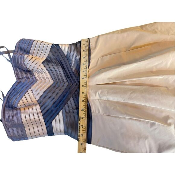 Bcbg strapless / adjustable spaghetti straps  size 0 - Picture 6 of 16